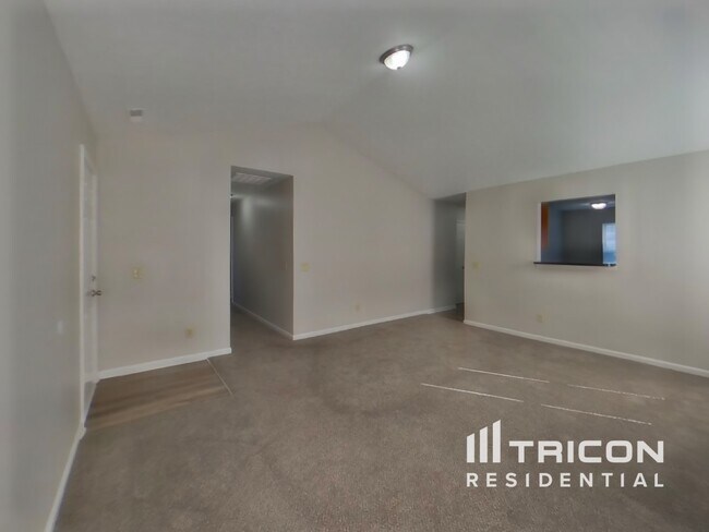 Building Photo - 625 Eastpointe Dr