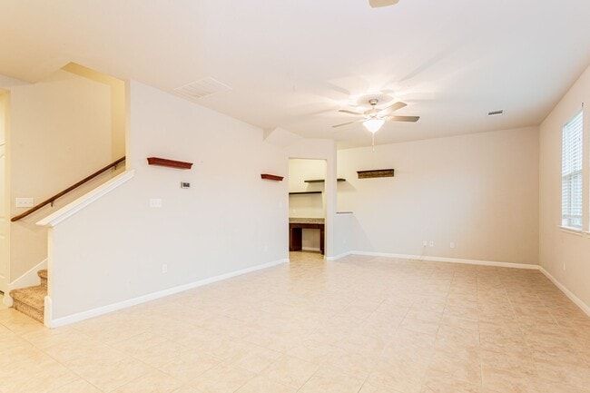 Foto del edificio - Bright & Spacious 5-Bedroom, 3-Bath Home i...