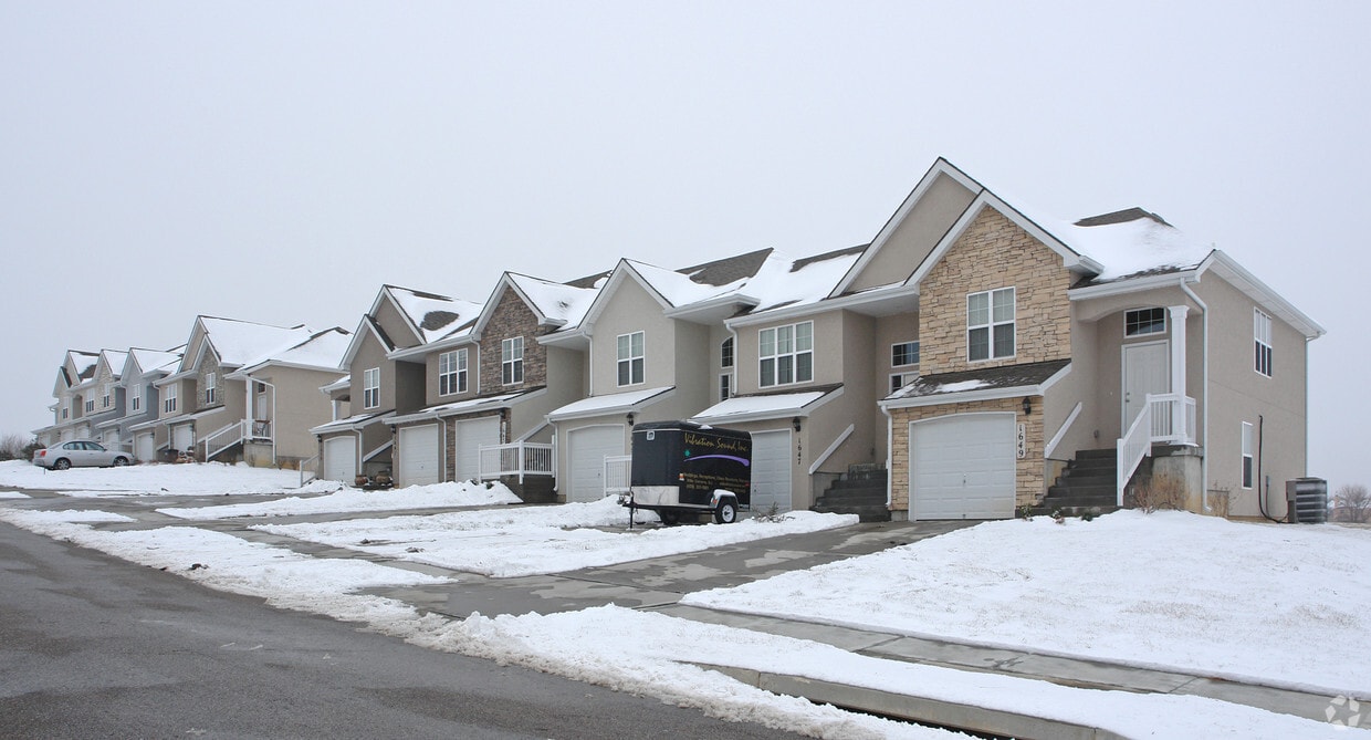 Raymore Townhomes Apartments in Raymore, MO