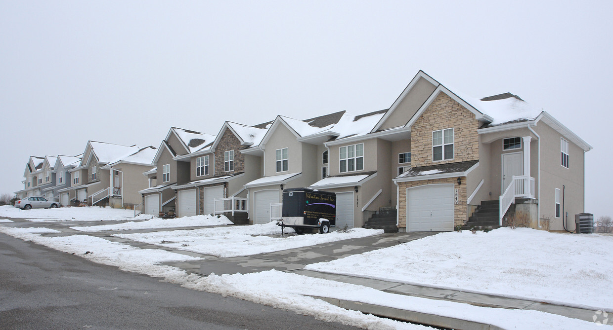 Building Photo - The Legends of Raymore