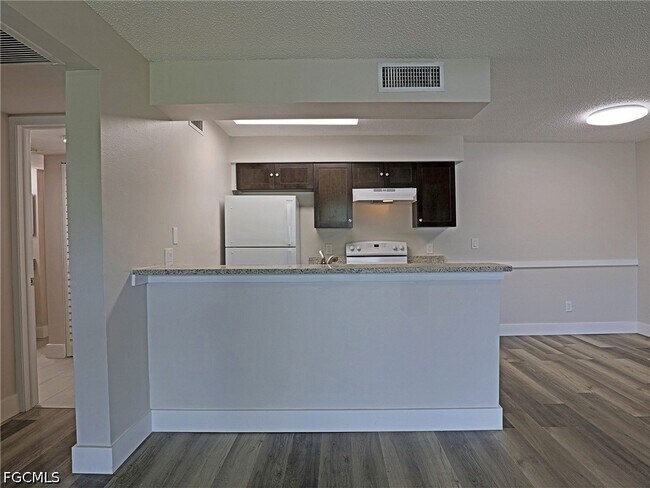 Foto del edificio - 5303 Summerlin Rd