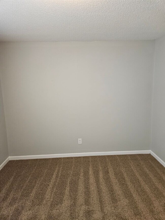 Foto del edificio - 6188 Glen Way Dr