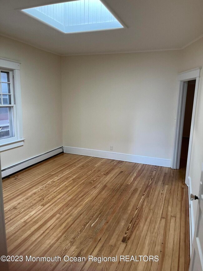 Building Photo - 1216 3rd Ave