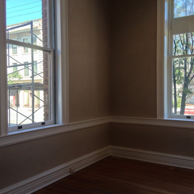 Building Photo - 1025 Church St