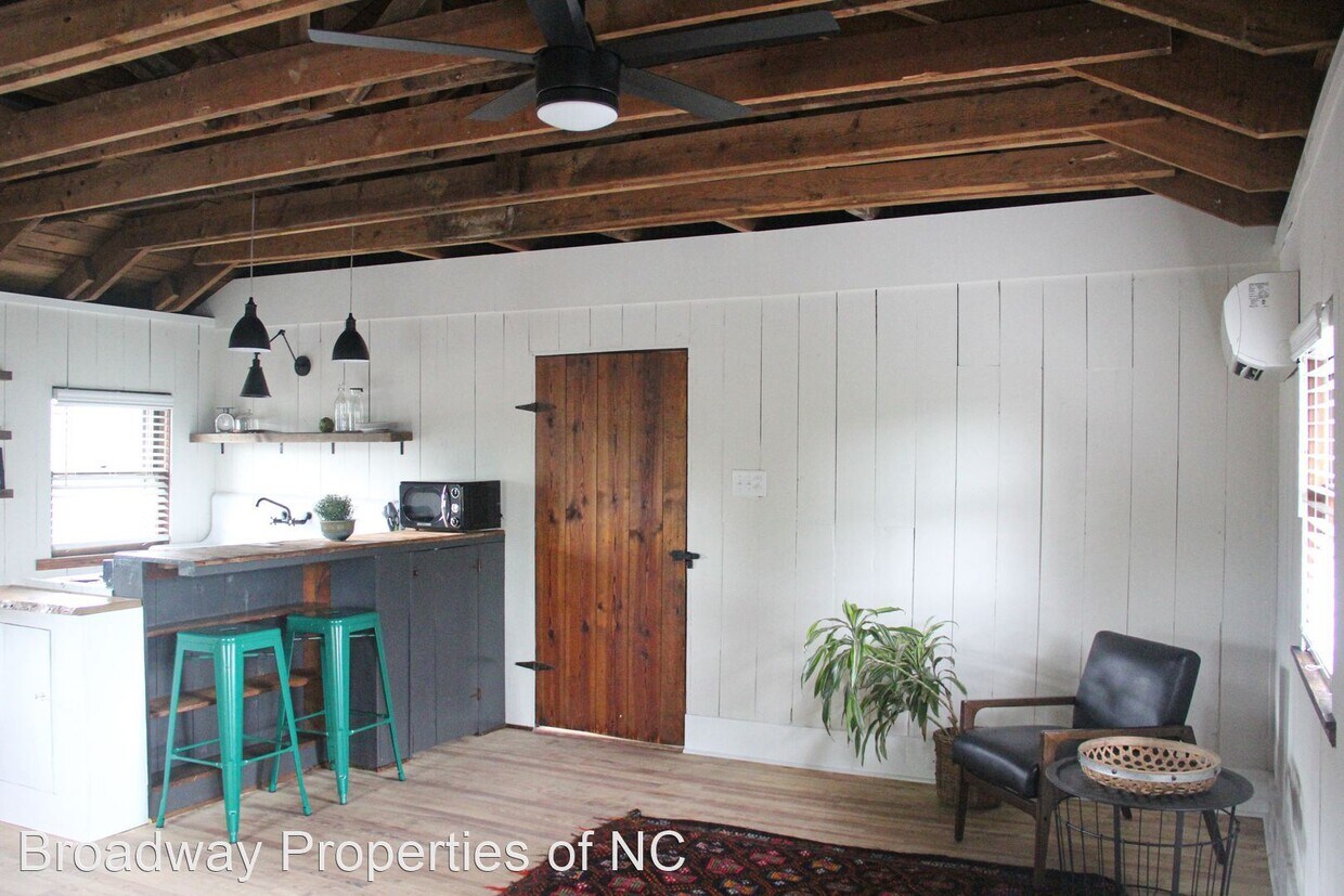 Primary Photo - 1 br, 1.5 bath House - 206 Patterson St.