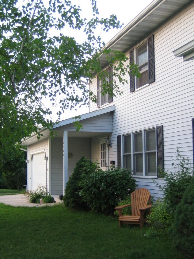 Primary Photo - 2508 Greenway View