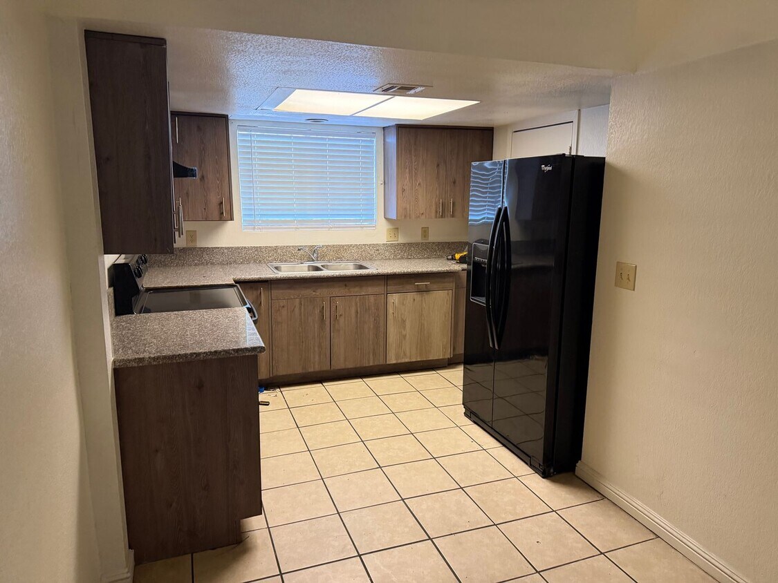 Primary Photo - 3 Bedroom 1.5 Bathroom Townhouse