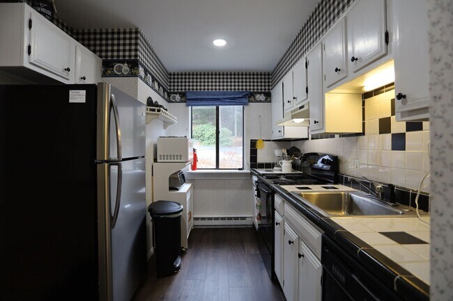 Building Photo - 2 Bed 1.5 Bath Furnished Winter Seasonal Condo in Waterville Valley! - $2400/mo