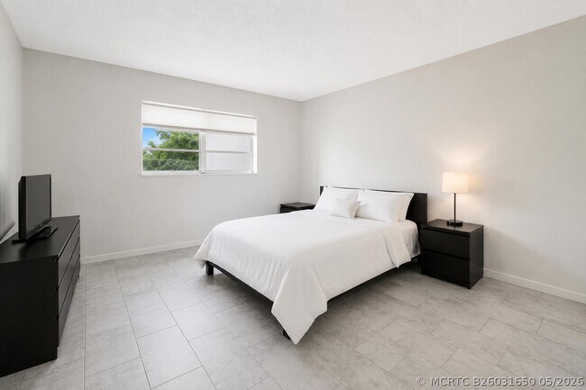 Foto del edificio - 6300 NW 62nd St