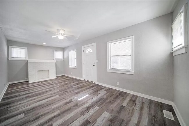 Foto del edificio - Updated Bungalow in KC