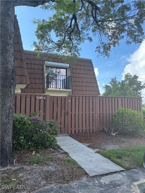 Foto del edificio - 5245 Cedarbend Dr