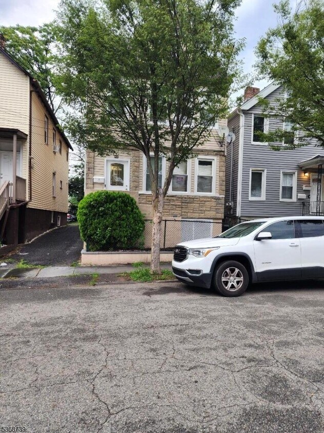 Foto principal - 583 Beach St