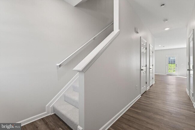 Building Photo - 183 Caterpillar Dr