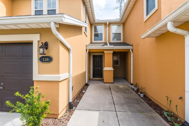 Building Photo - St Augustine Living!