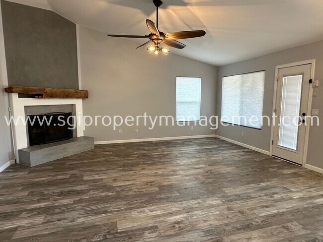 Building Photo - Upgraded Mesa home with solar panels and p...