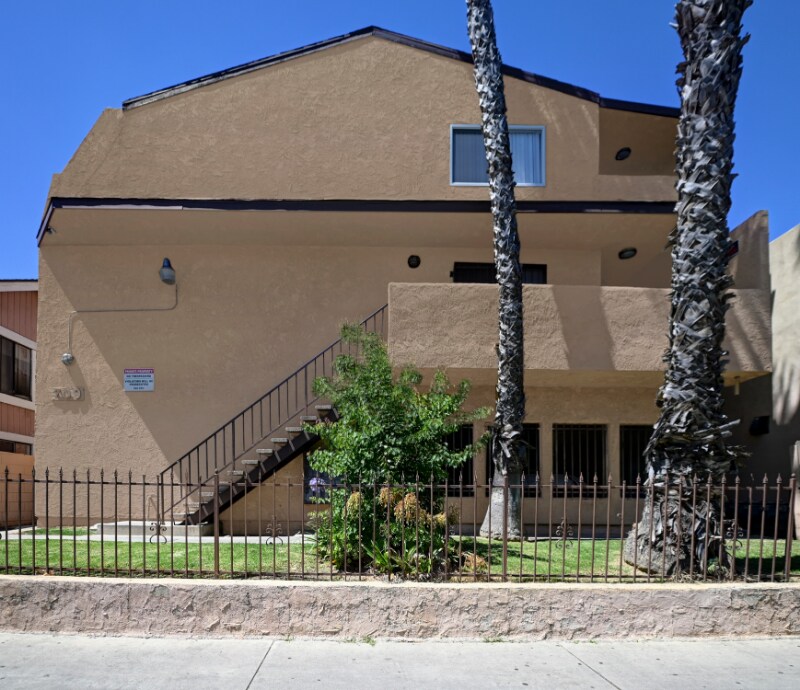 Primary Photo - 709 E Chestnut Ave