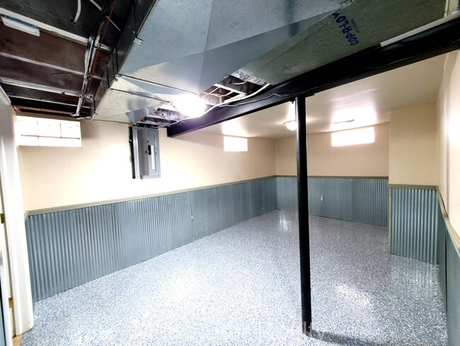 Building Photo - 315 N Minerva Ave