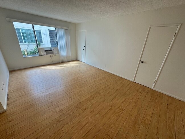 Building Photo - 555 N Ardmore Ave