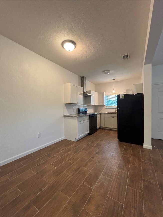 Building Photo - 9834 Pelsey St