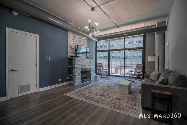 Photo - 130 S Canal St Apartment