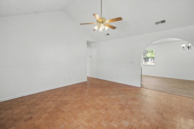 Building Photo - 342 Sheila Dr