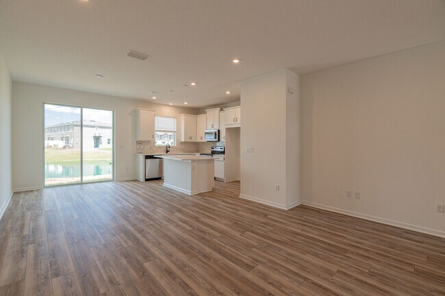 Foto del edificio - Almost Brand New 3 beds 2.5 baths in East ...