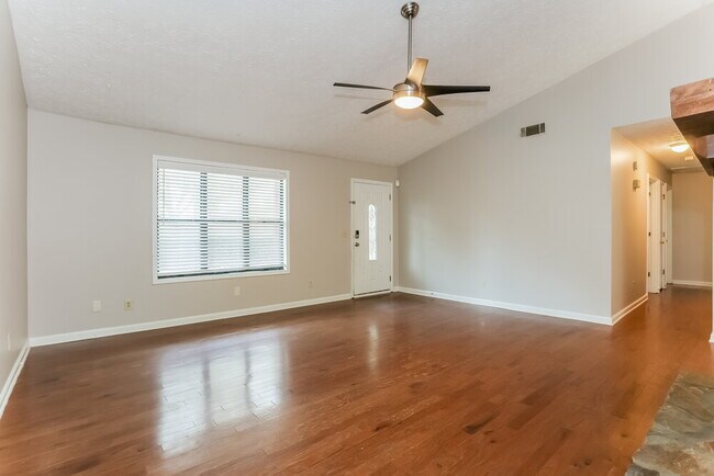 Foto del edificio - 3519 Shelly Dr NW