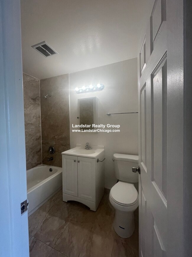 Foto del edificio - 8450 Waukegan Rd