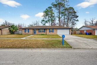 Building Photo - 217 Quince Ct