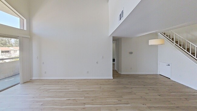 Foto del edificio - Woodland Hills 2/Bedroom and Loft Condo!