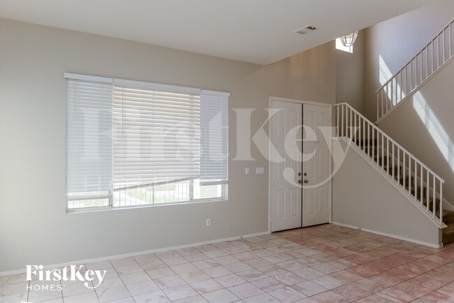 Building Photo - 820 Crescent Moon Dr