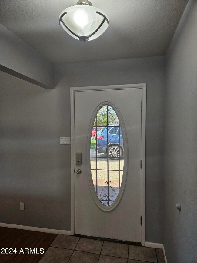 Building Photo - 1707 E Sierra Vista Dr