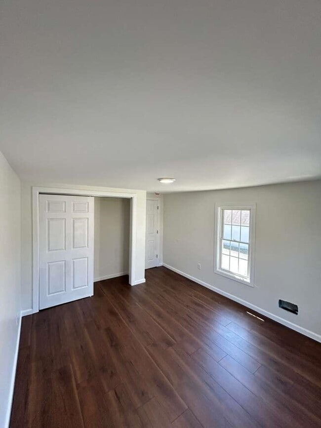 Building Photo - 8 Hampton St