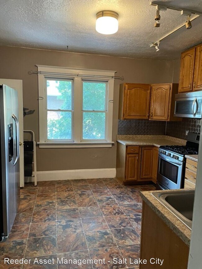 Foto del edificio - 3 br, 1 bath House - 2557 South 500 East