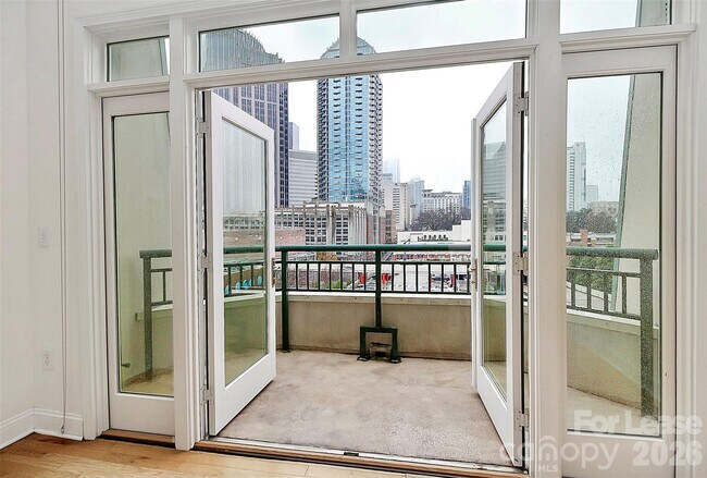 Foto del edificio - 401 N Church St