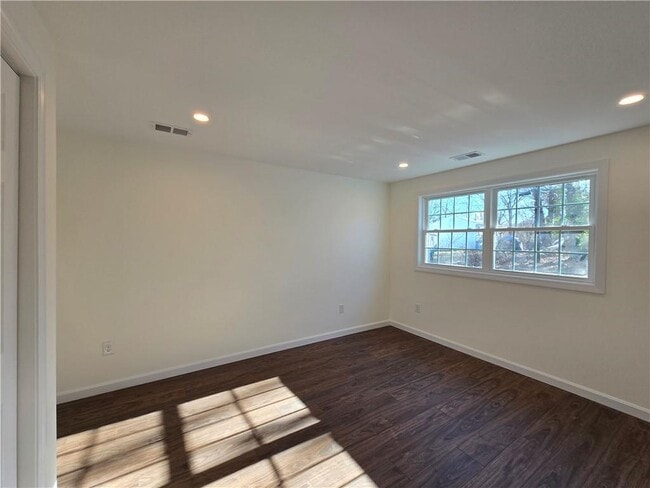 Building Photo - 140 Tower Hill Rd