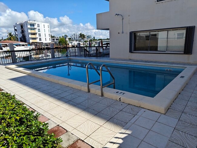 Swimming pool - 8100 Byron Ave