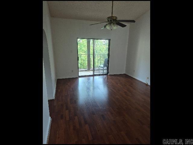 Foto del edificio - 301 Kings Row Dr