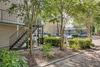 Building Photo - River Oaks Apartments