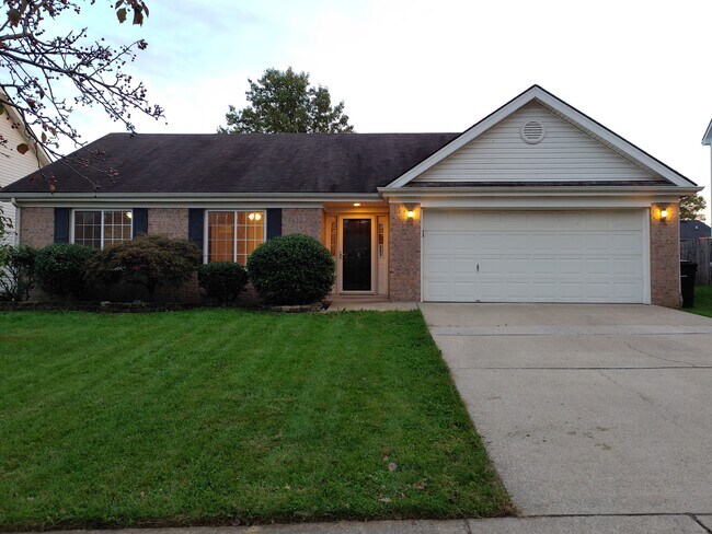 Ranch home with 2 car garage - 2756 Woodlawn Way