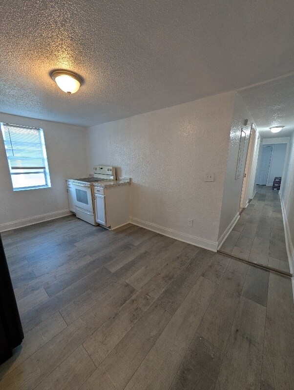 Building Photo - 1440 N Lincoln Ave