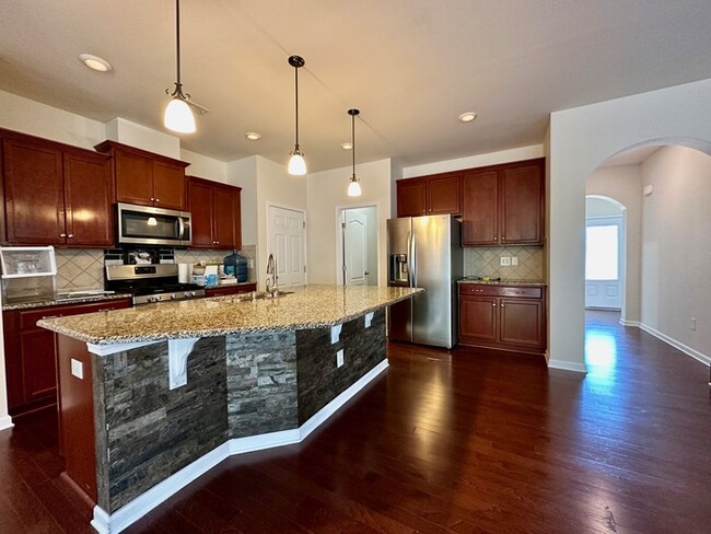 Foto del edificio - Four Bedroom in Waterside Subdivision