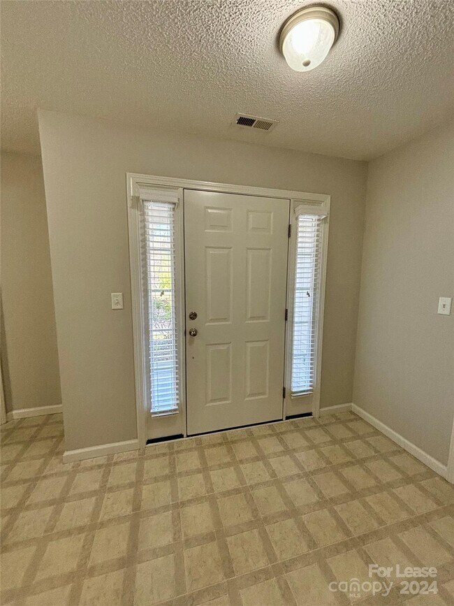Building Photo - 159 Clear Creekside Dr