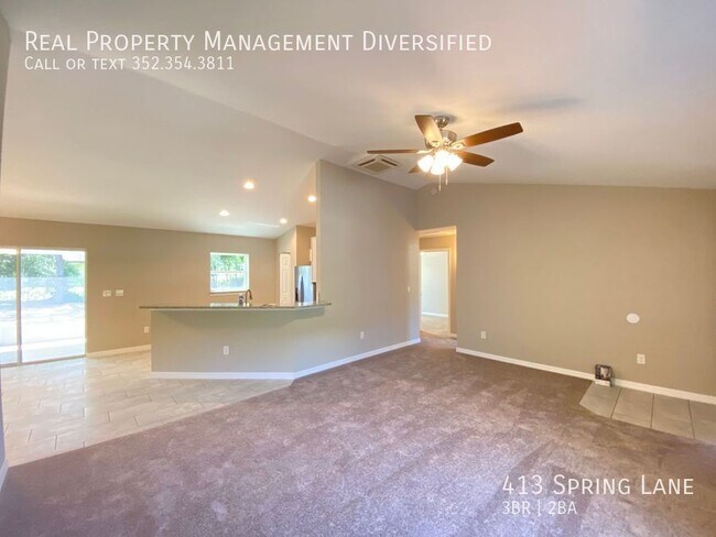 Foto del edificio - 413 Spring Ln