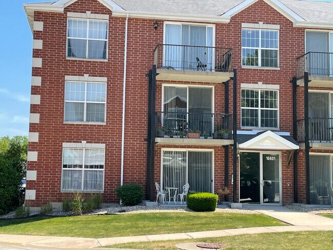 Foto del edificio - 16601 Liberty Cir
