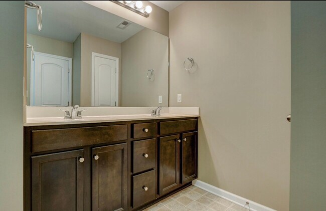 Foto del edificio - 510 Oyster Rock Ln