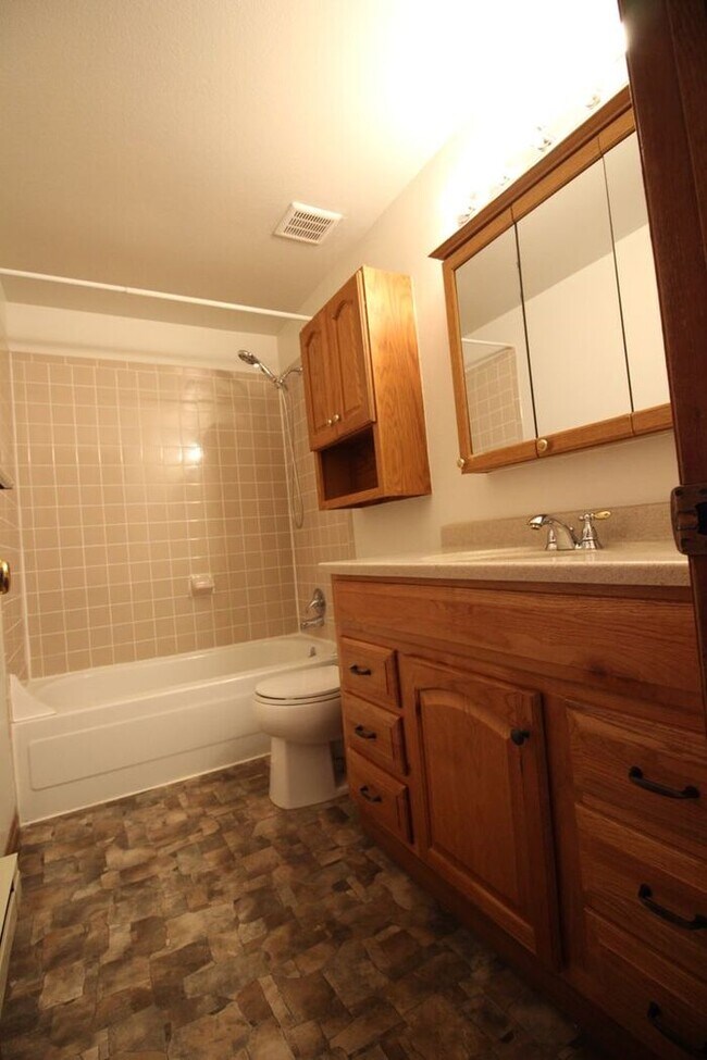 Building Photo - 3 Bedroom Condo in Loveland