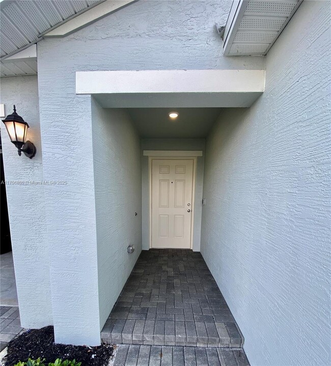 Building Photo - 5971 Pickering Dr