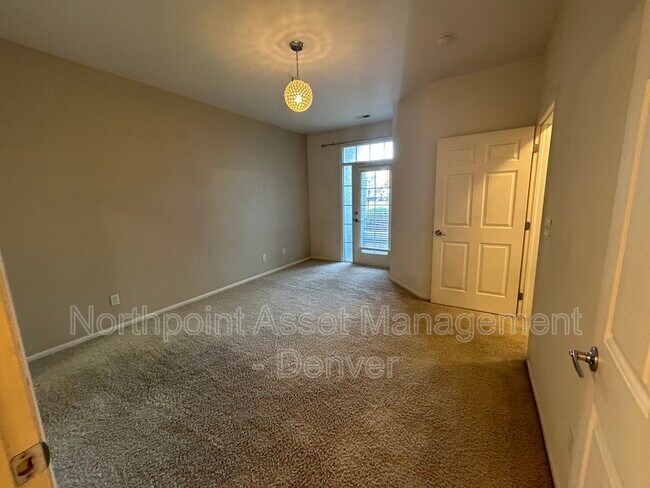 Foto del edificio - 466 Black Feather Loop