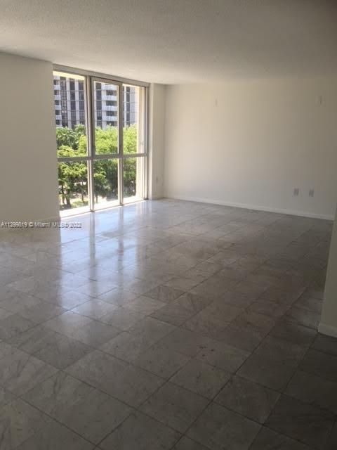 Foto del edificio - 600 Grapetree Dr